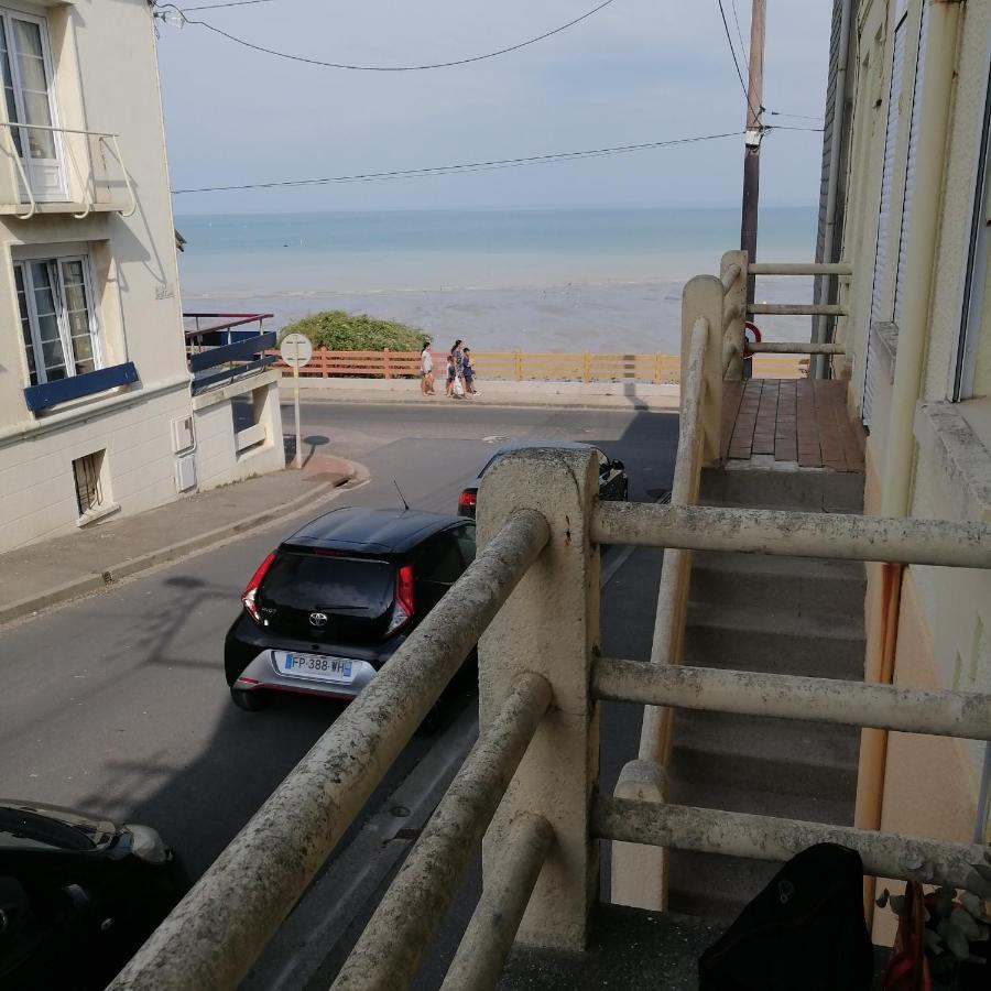 A côté de la mer Ault Exterior foto